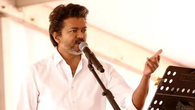 వేలూరు సభలో విజయ్‌ కంటతడి