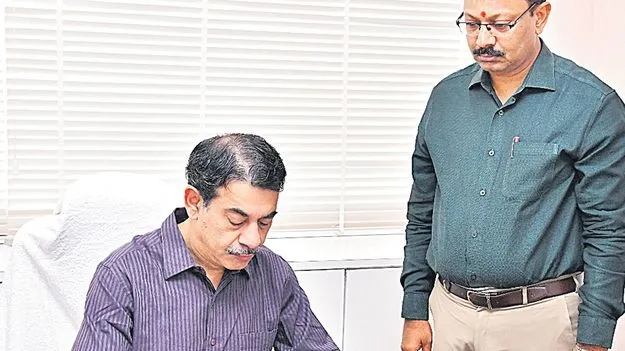 మహానగరం ఇక.. 3 కార్పొరేషన్లు