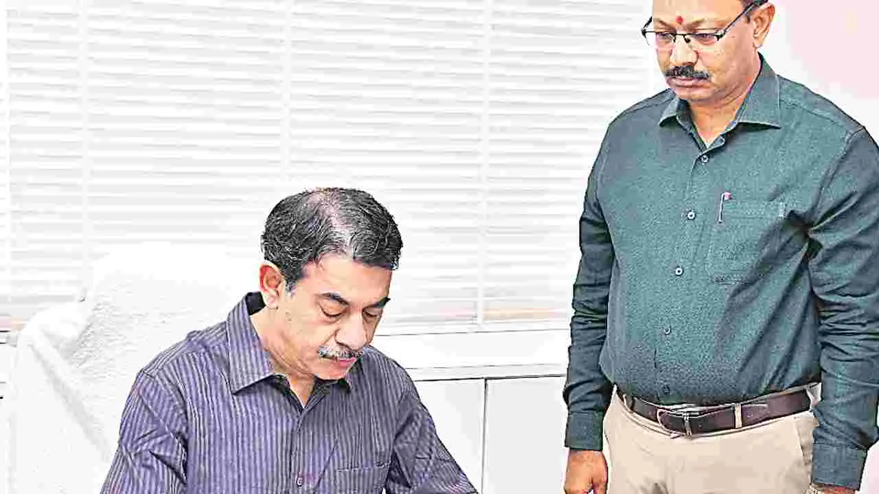 మహానగరం ఇక.. 3 కార్పొరేషన్లు