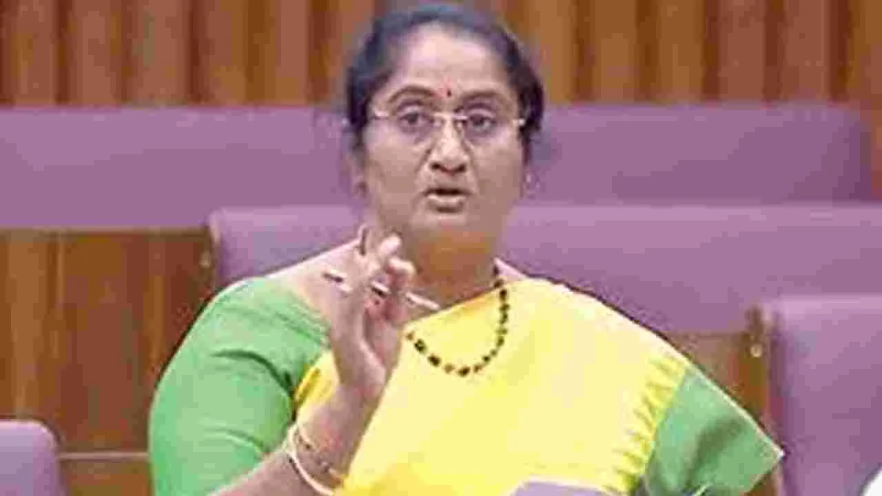 చేనేత రంగానికి అధిక ప్రాధాన్యం: మంత్రి సవిత