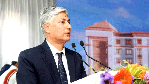 నైతిక విలువలు కొనసాగించాలి