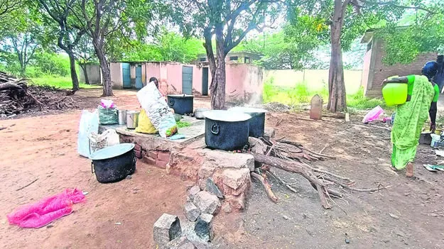 SCHOOL:  ఆరుబయటే వంటకాలు 