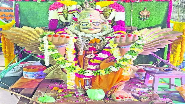 FESTIVALS: గరుడ వాహనంపై చెన్నకేశవుడు