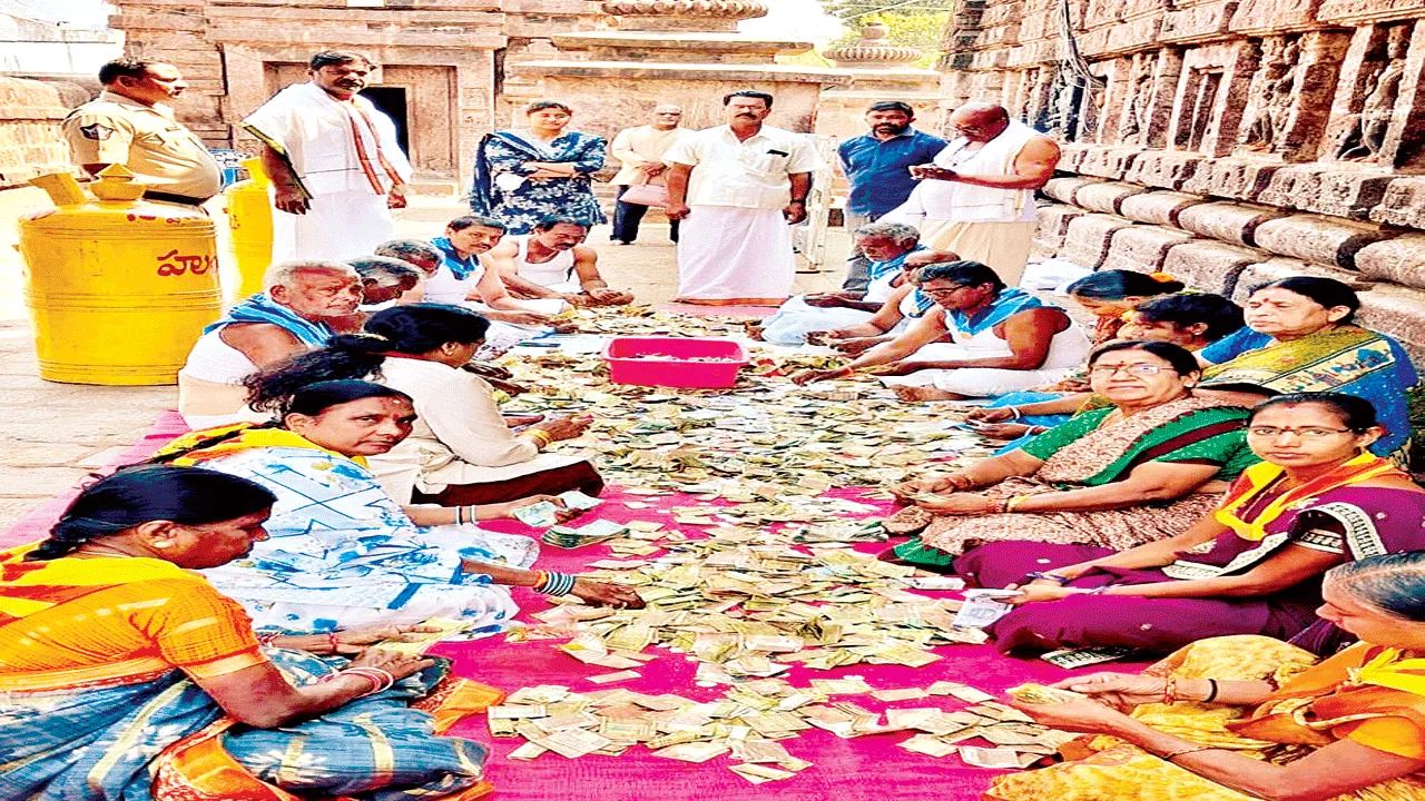    శ్రీముఖలింగేశ్వరస్వామి  మహాశివరాత్రి ఆదాయం 7.31 లక్షలు 