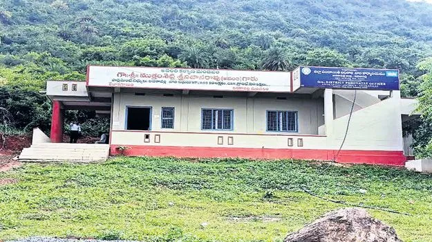 పంచాయతీ కార్యదర్శులపై కొరడా