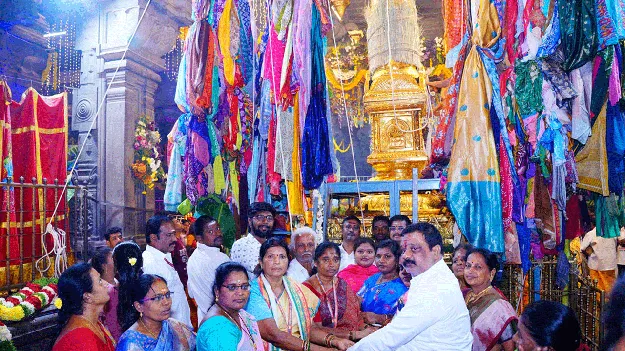 శాస్త్రోక్తంగా ధ్వజావరోహణం 