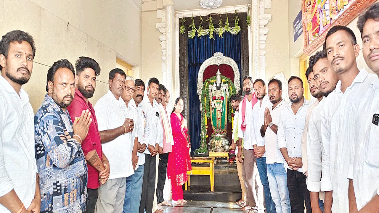 వైసీపీ ఎమ్మెల్సీల తీరుపై నిరసన