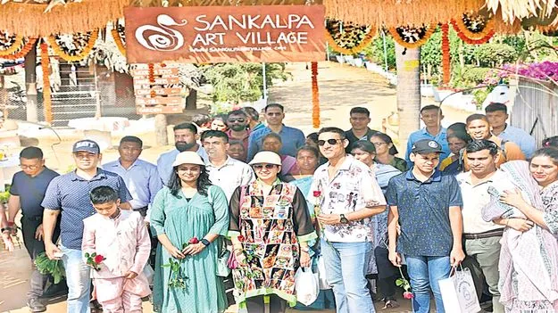 కళా గ్రామంలో నేవీ కుటుంబీకుల సందడి