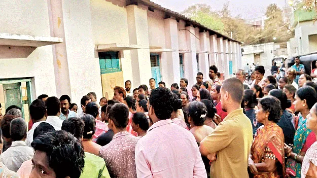 పారిశుధ్య కార్మికుల నిరసన 