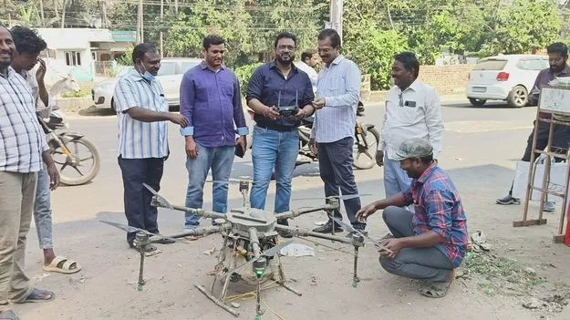 డ్రోన్‌ వచ్చింది.. వైరు అందించింది