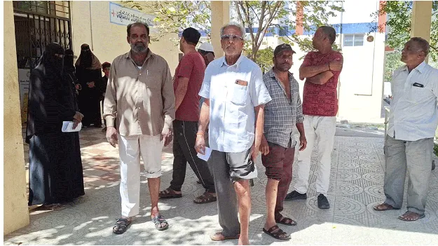 చెలరేగిన పిచ్చికుక్క 