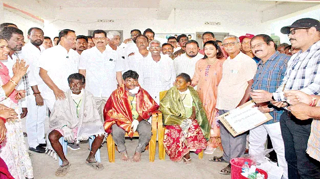   పాఠశాల భవనాలు పూర్తిచేస్తాం