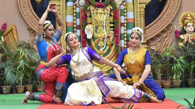 నాసా శాస్త్రవేత్త నృత్యాభిషేకం 