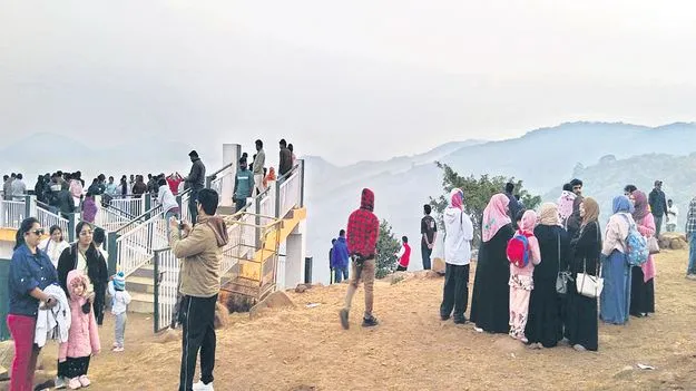 లంబసింగిలో సందడి