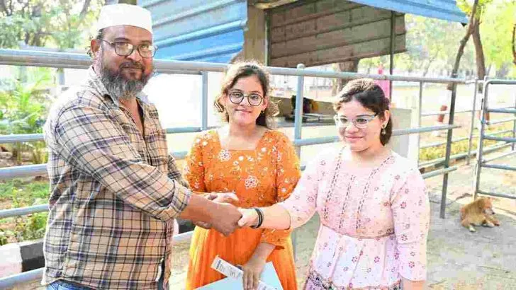 ఏపీలో ఇంటర్ పరీక్షలు.. కేంద్రాల వద్ద విద్యార్థుల సందడి