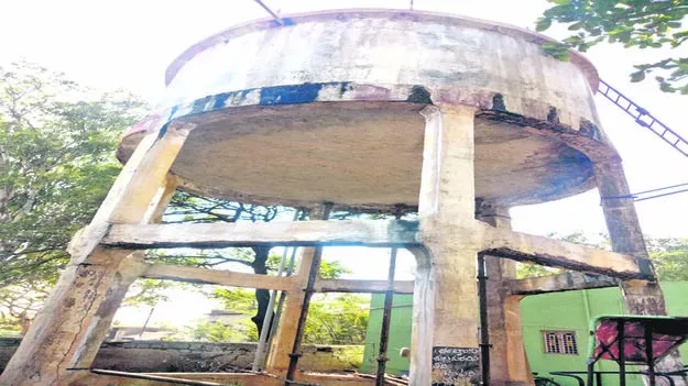 TANK: శిథిలావస్థలో నీటి ట్యాంక్‌