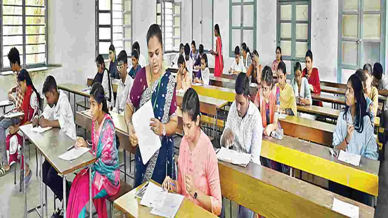 సీసీ కెమెరాల నిఘా నీడలో..