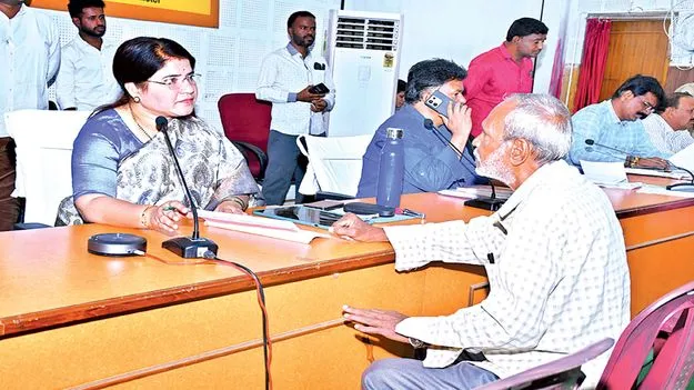 ఫిర్యాదుల పట్ల అప్రమత్తంగా ఉండండి 