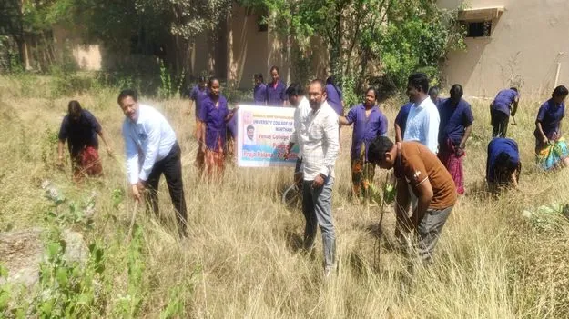 పరిసరాలు పరిశుభ్రంగా ఉంచుకోవాలి