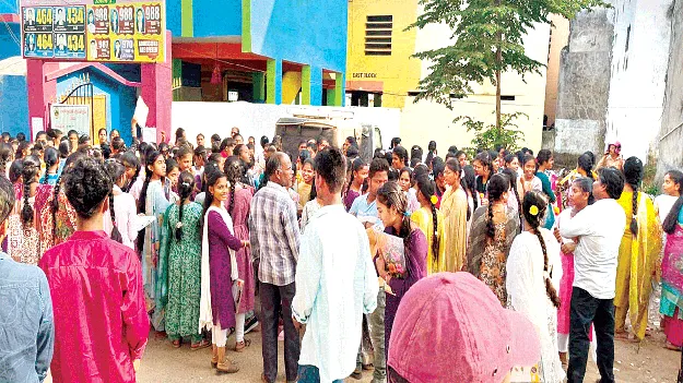 ద్వితీయ ఇంటర్‌లో 98.34 శాతం హాజరు 