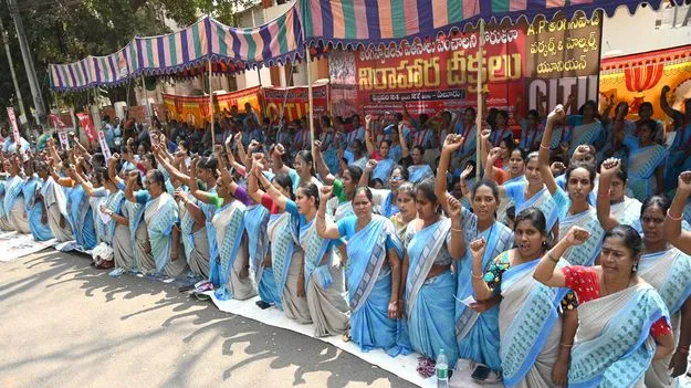 నిరసనల హోరు