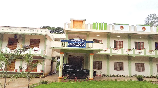 పాలకవర్గ సమావేశం లేక.. నాలుగేళ్లు