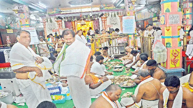 మావుళ్లమ్మ హుండీల ఆదాయం రూ.51.52 లక్షలు 