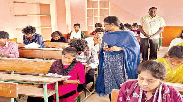 పరీక్ష కేంద్రాల్లో ఆకస్మిక తనిఖీ 