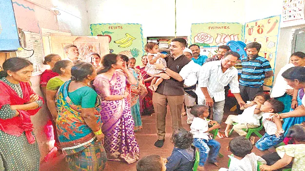 చిన్నారులకు ఆటపాటలతో బోధించండి