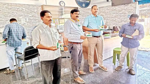 పాల కేంద్రాల్లో విజిలెన్స్‌ తనిఖీలు 