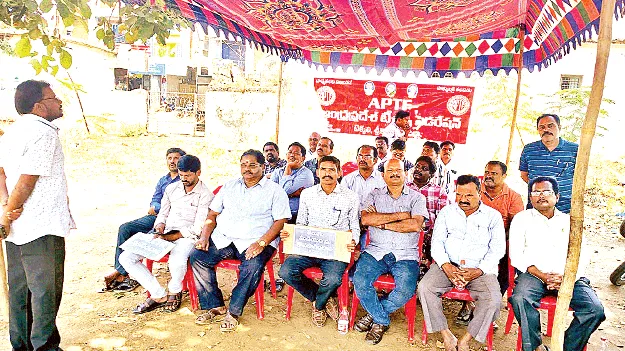 సమస్యలు పరిష్కరించాలి