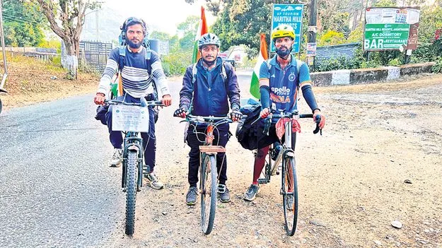 సైకిల్‌పై సాహస యాత్ర