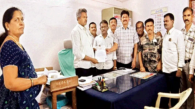 అసంబద్ధతలను తొలగించాలి 