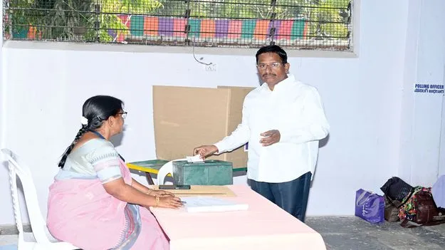 కుటుంబ సభ్యుల్లా కలిసి మెలిసి ఉండాలి