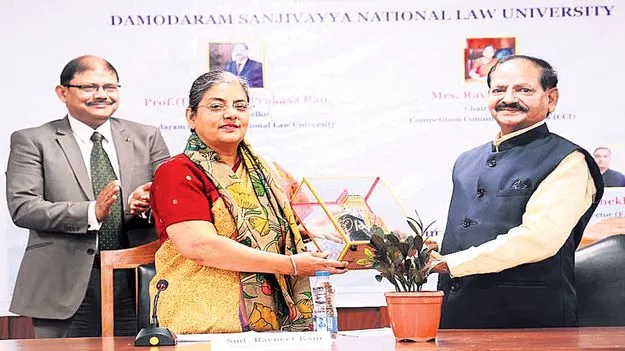 కాంపిటేషన్‌ చట్టంపై విద్యార్థులకు అవగాహన