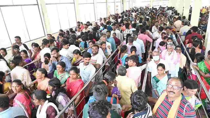 మహా శివరాత్రి 2026: కాళేశ్వర ముక్తేశ్వర ఆలయానికి క్యూ కట్టిన భక్త జనం..