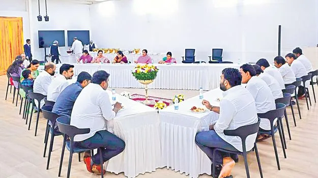 ‘లీడర్‌’ ఆత్మీయ కలయిక