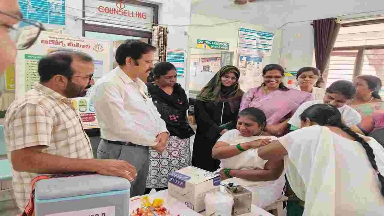  Karimnagar:   ఆరోగ్య సంరక్షకులకు వ్యాక్సినేషన్‌