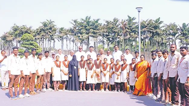 అసెంబ్లీలో విద్యార్థుల సందడి