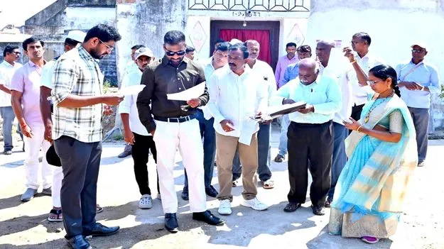  ఇందిరమ్మ ఇళ్లను త్వరగా పూర్తిచేయాలి