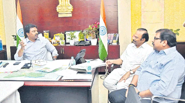 ఇళ్ల నిర్మాణాలు చేపట్టేలా చర్యలు తీసుకోవాలి