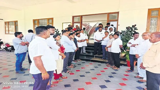 క్యాంపు రాజకీయాలు