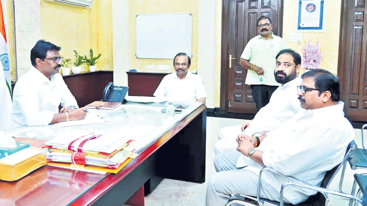 ఒంగోలు అభివృద్ధిపై కలెక్టర్‌తో చర్చించిన ఎంపీ, ఎమ్మెల్యే