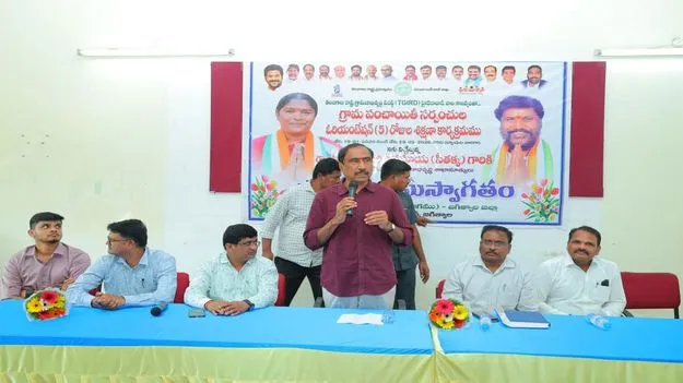 మహిళా సంఘాల భవనాలకు ప్రాధాన్యం