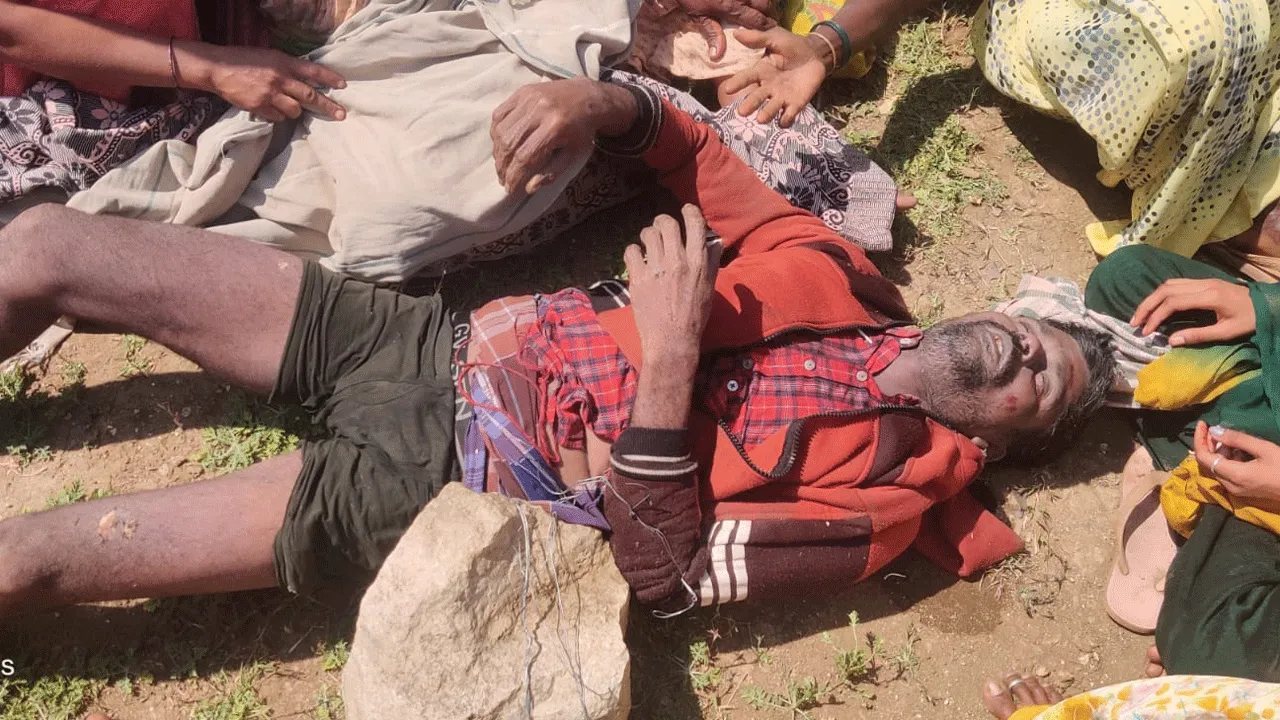 పందులకోసం పెట్టిన   కరెంటు తీగలు తగిలి వ్యక్తి మృతి 