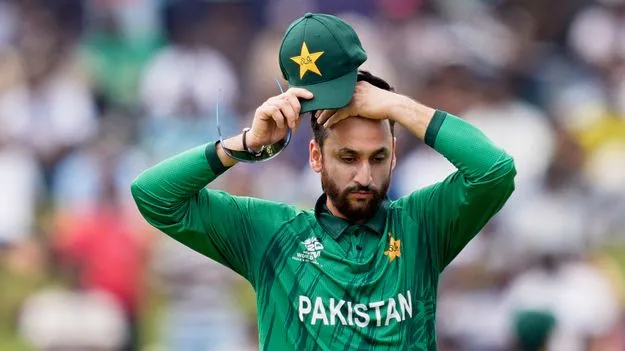 కెప్టెన్‌ను డమ్మీ చేశాడు..