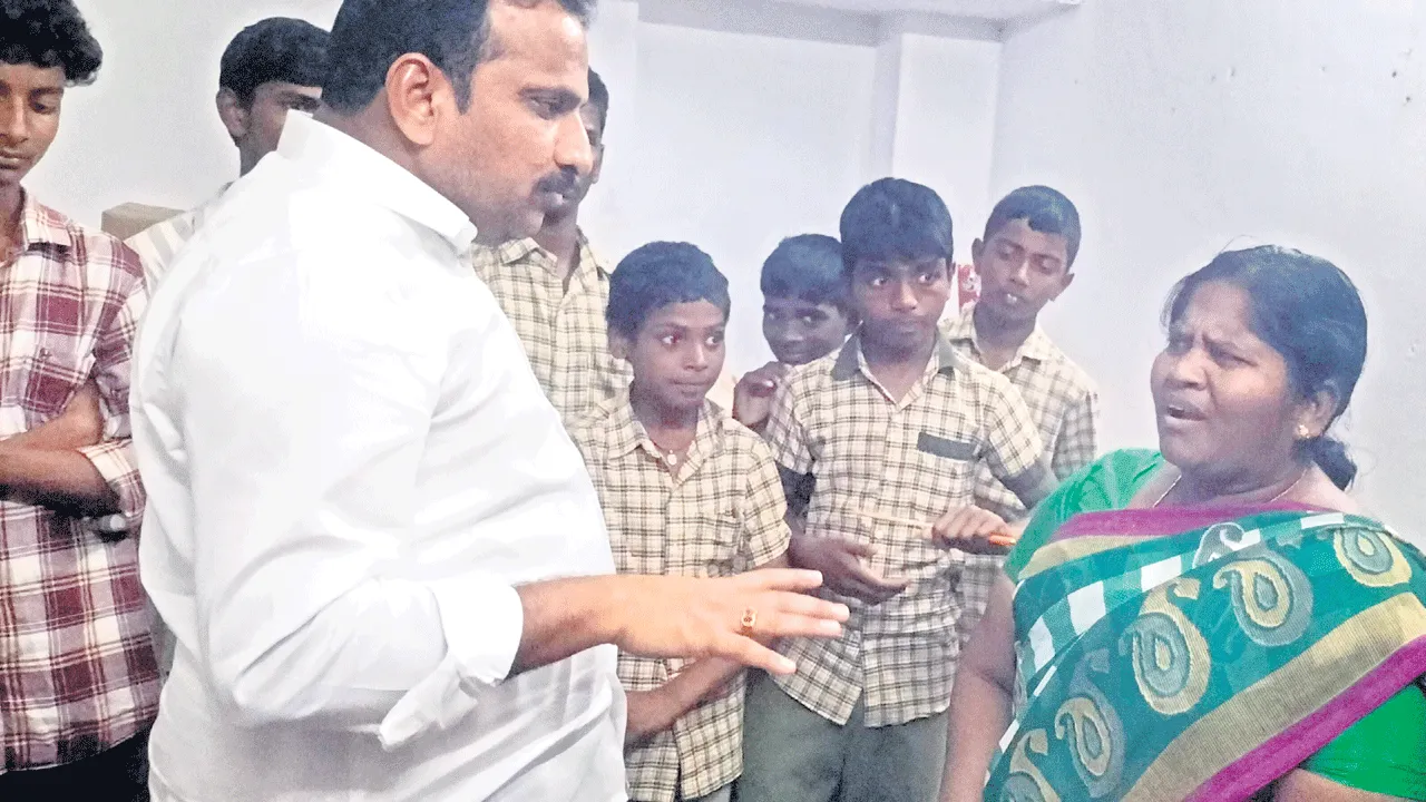 ‘మెనూ సక్రమంగా అమలు చేయడంలేదు సార్‌’