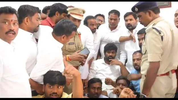 చెన్నూర్‌ మాజీ ఎమ్మెల్యే బాల్క సుమన్‌ అరెస్ట్‌