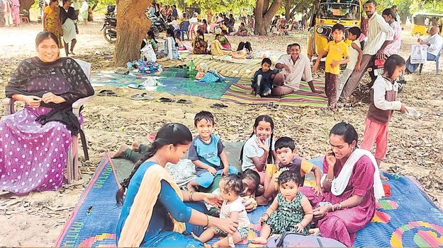 ఊరంతా వనభోజనానికి వెళ్లింది!