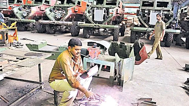 ఆర్డినెన్స్‌ ఫ్యాక్టరీల్లో 